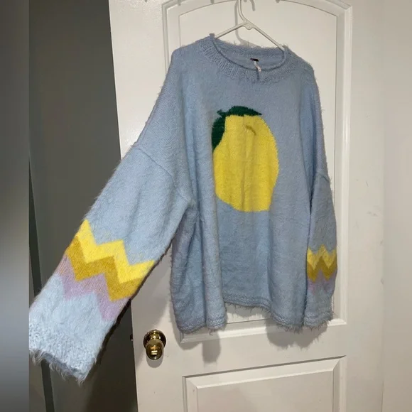 New! Free People Just Peachy Light Blue Lemon Fuzzy Eyelash Sweater 🍋 Medium NWT - Picture 6 of 12